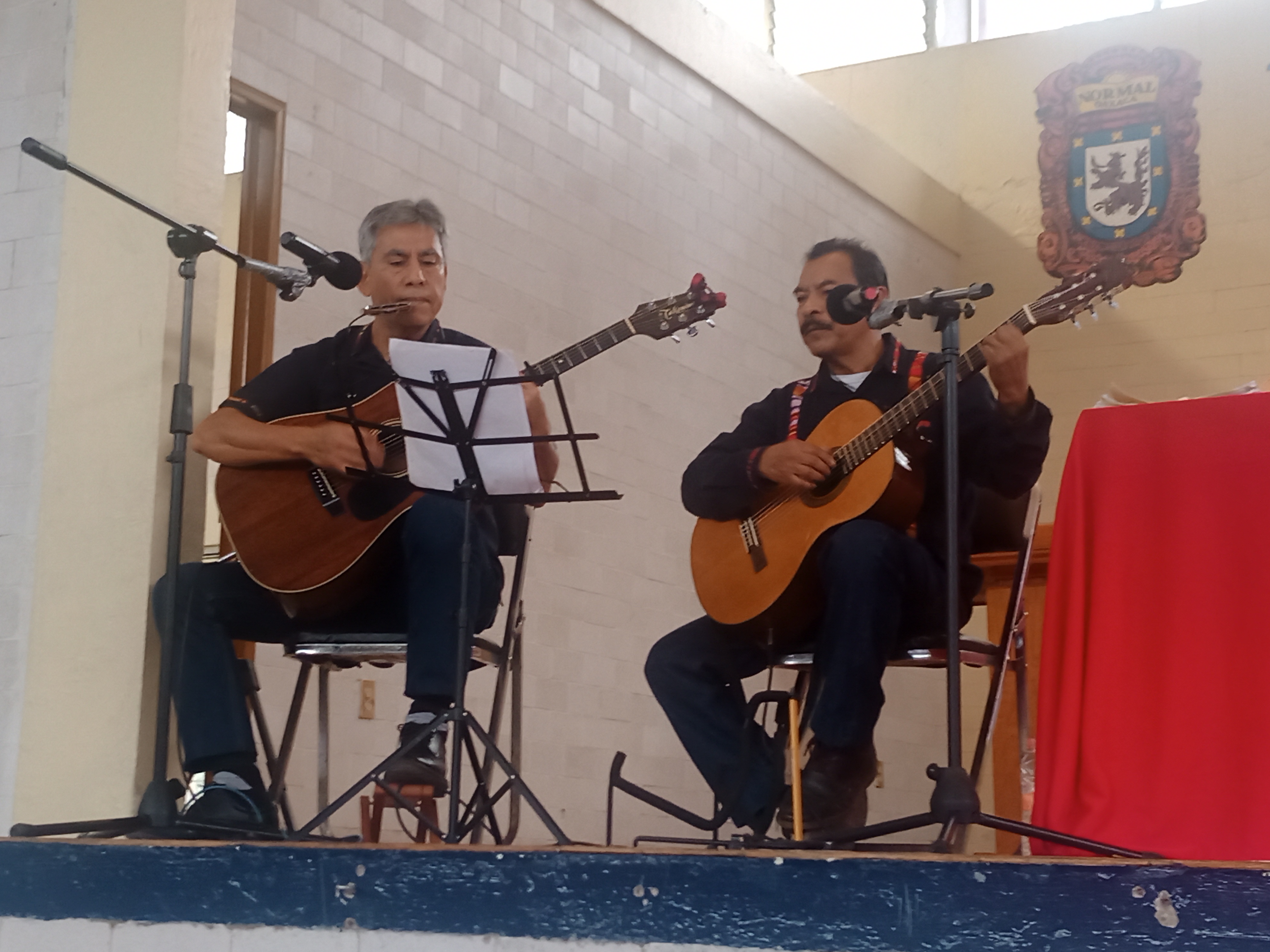 foto visita a escuela rural