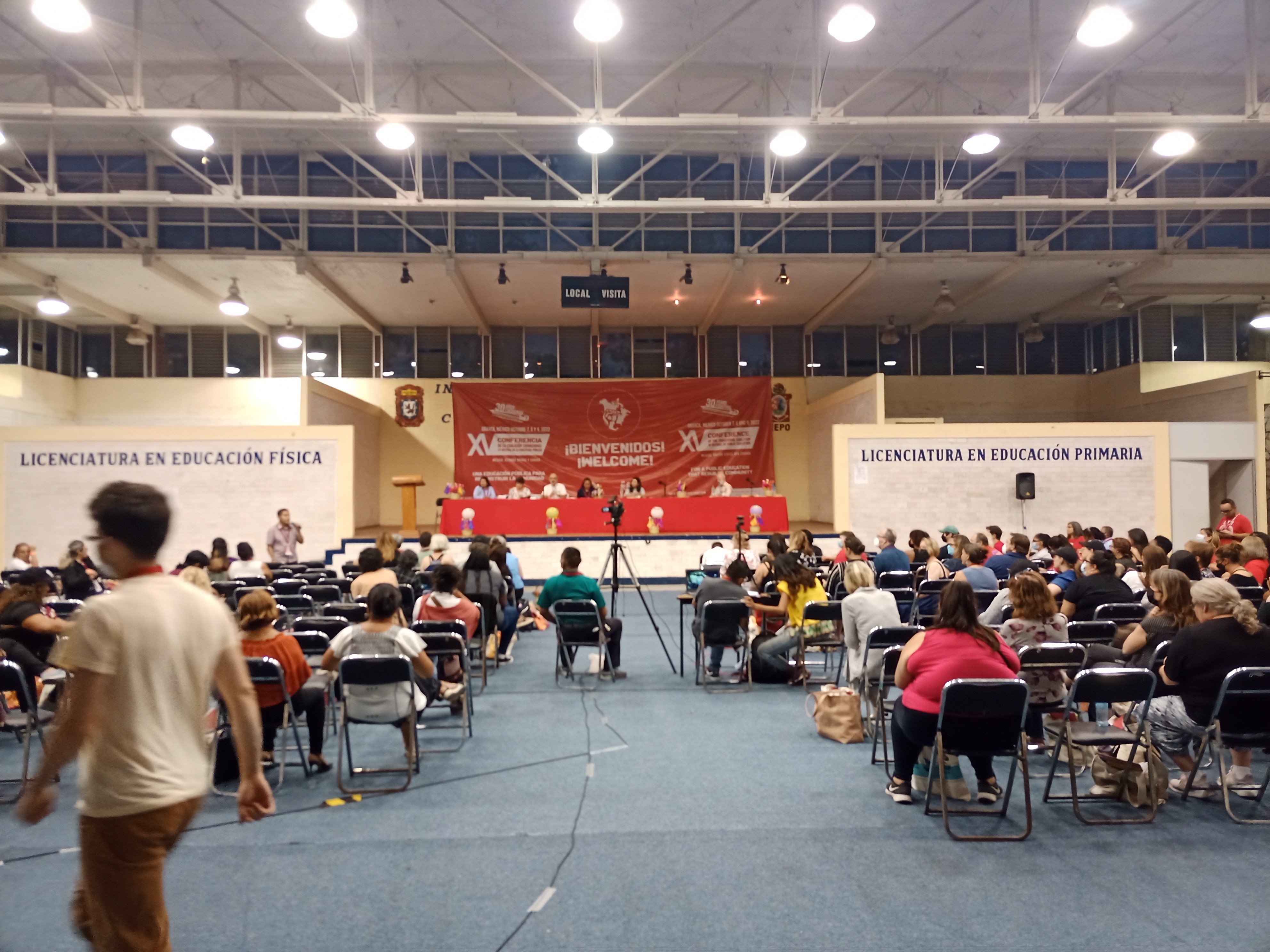 foto visita a escuela rural