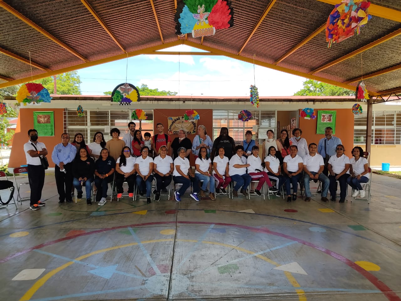 foto visita a escuela rural