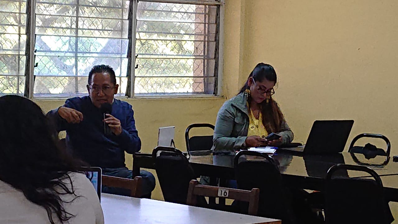 foto visita a escuela rural