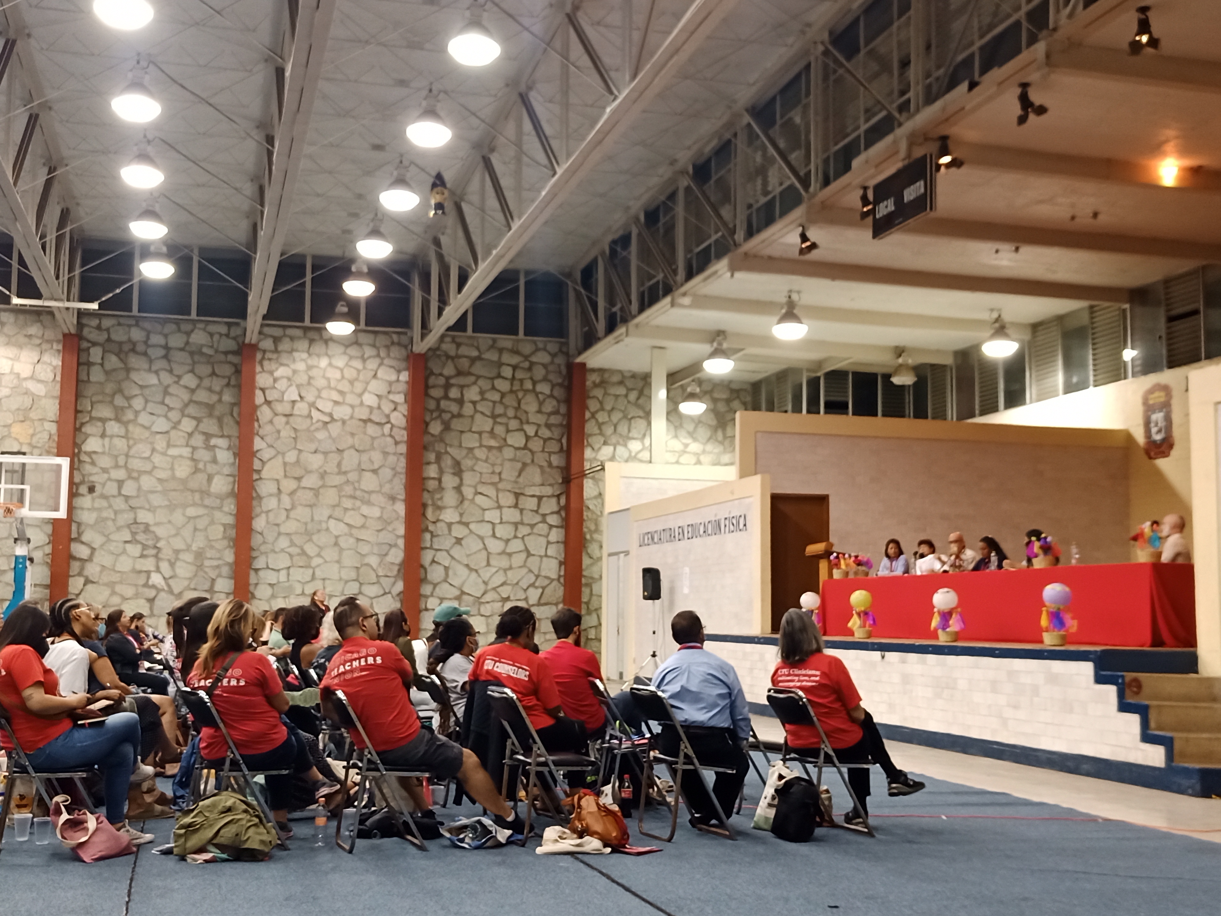 foto visita a escuela rural