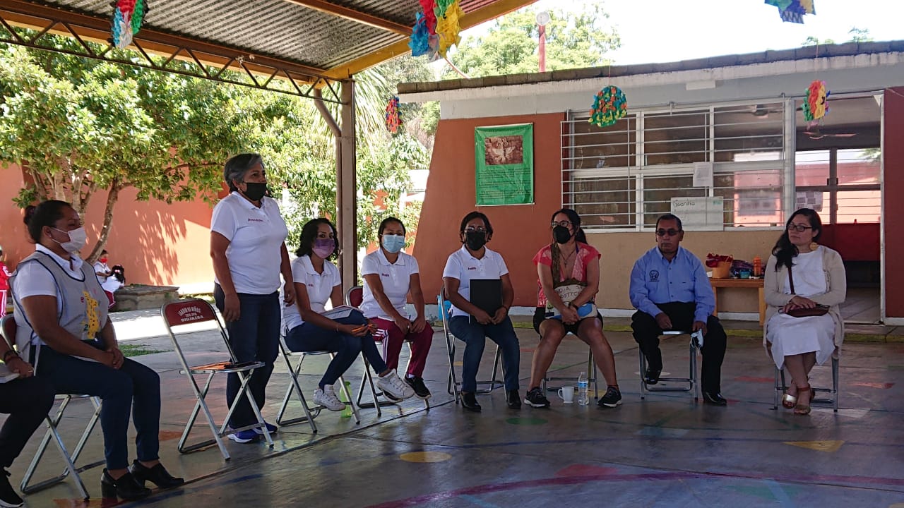 foto visita a escuela rural