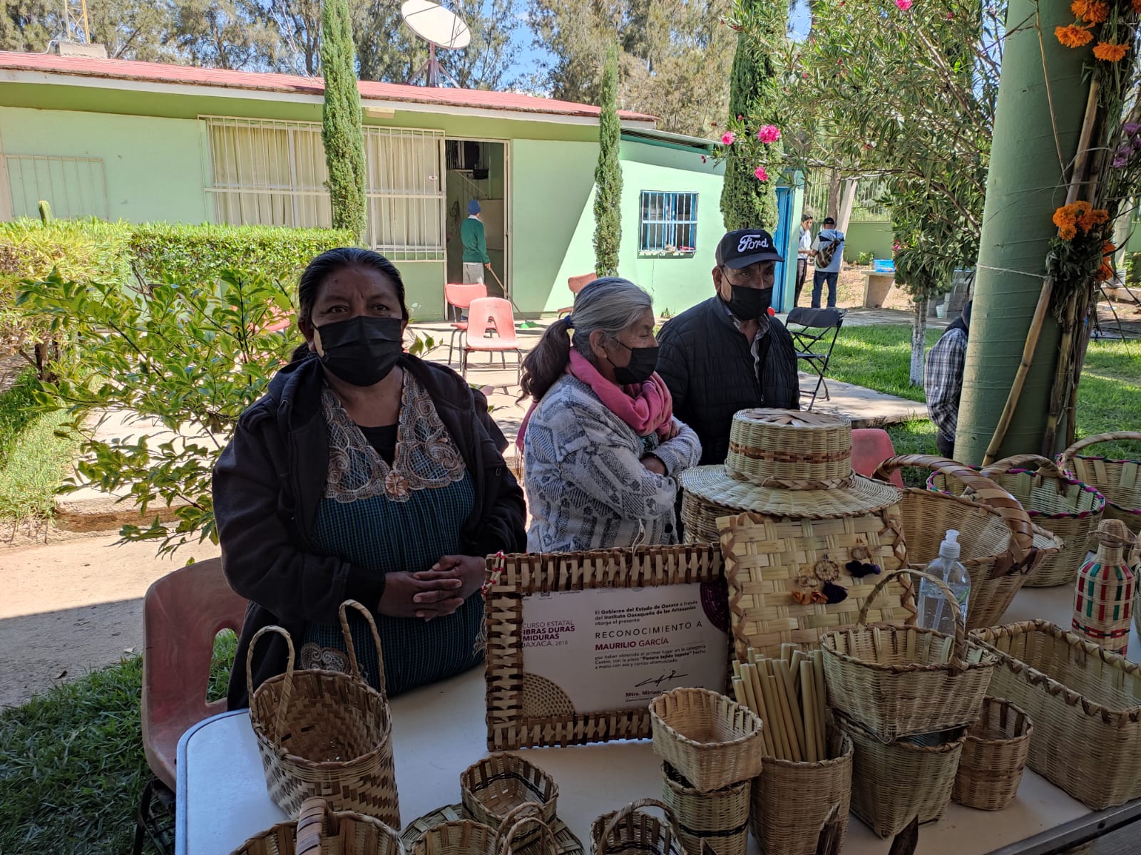 foto visita a escuela rural