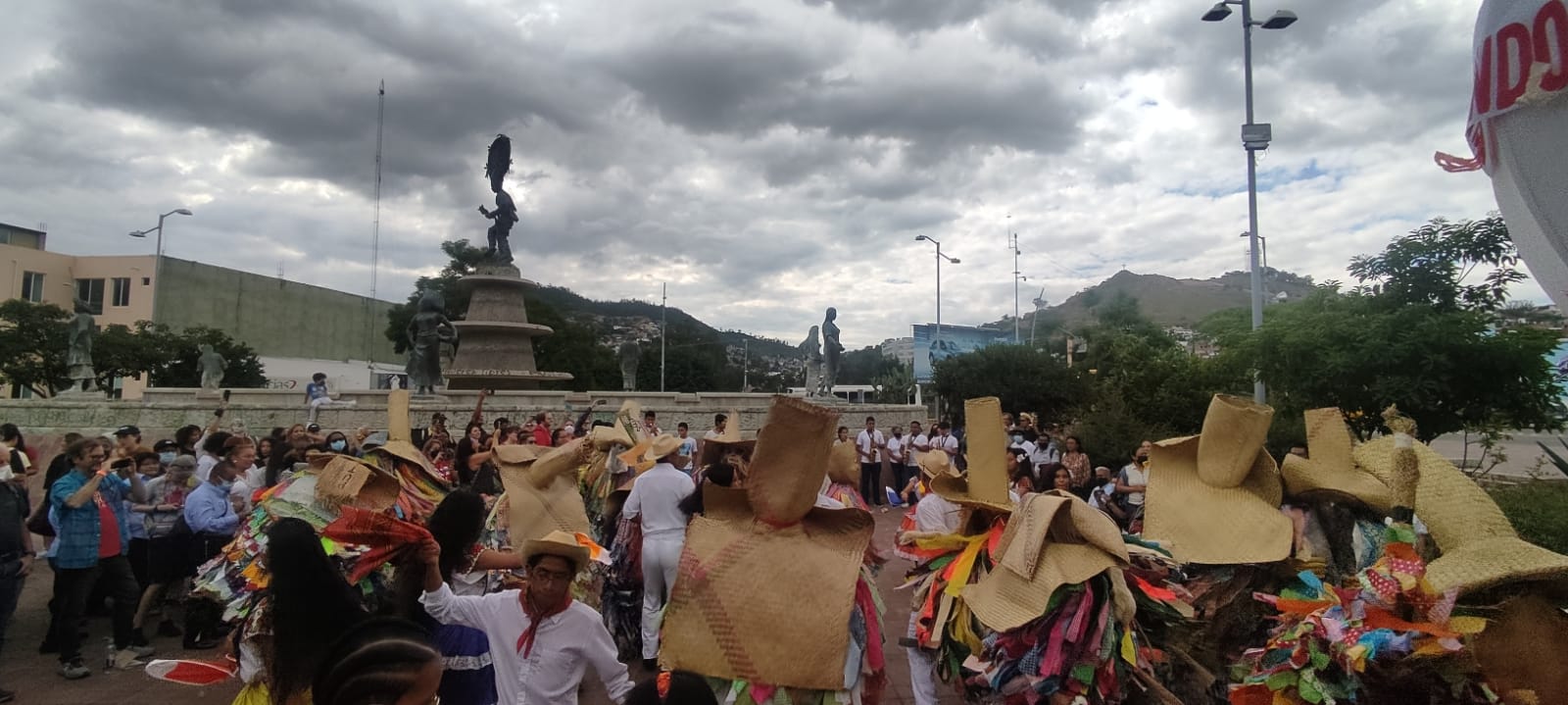 foto visita a escuela rural