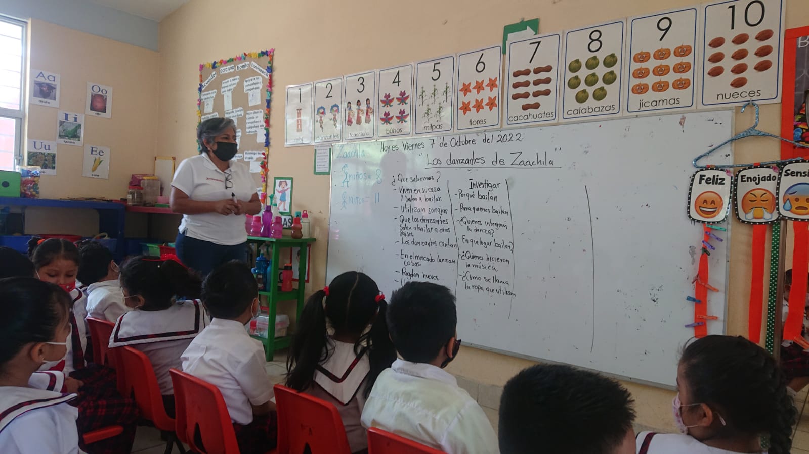 foto visita a escuela rural