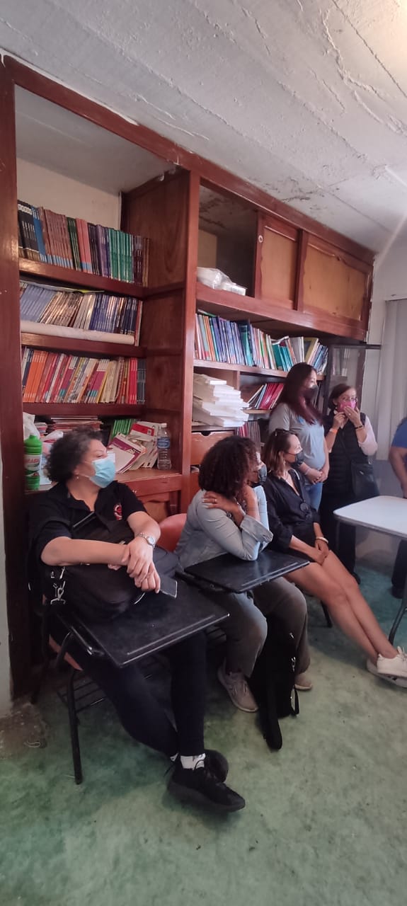 foto visita a escuela rural