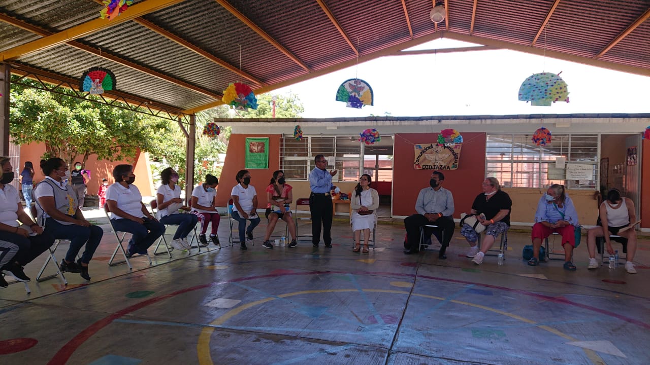 foto visita a escuela rural